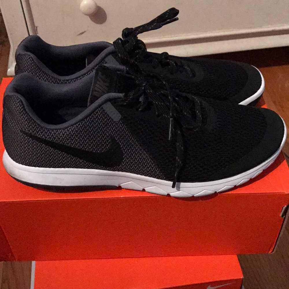 Black Nike Flex Exp RN 5